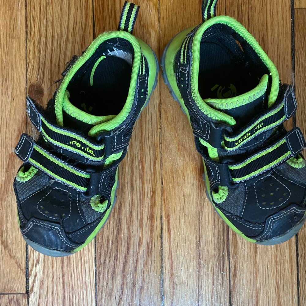 Toddler shoe size 9